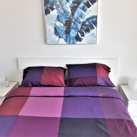 Luxury Skyline Condo In Downtown Free 24/7 Parking وينيبج المظهر الخارجي الصورة