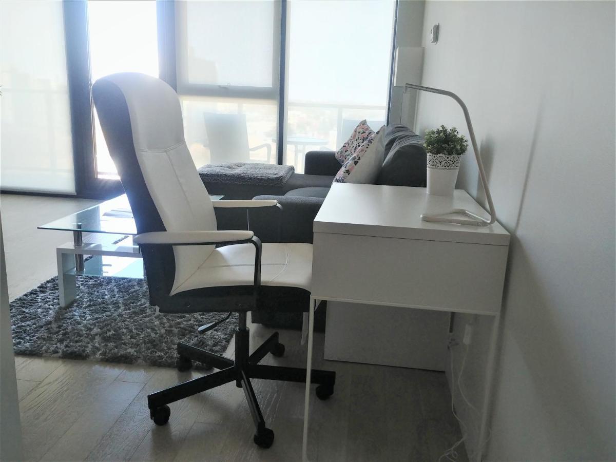 Luxury Skyline Condo In Downtown Free 24/7 Parking وينيبج المظهر الخارجي الصورة