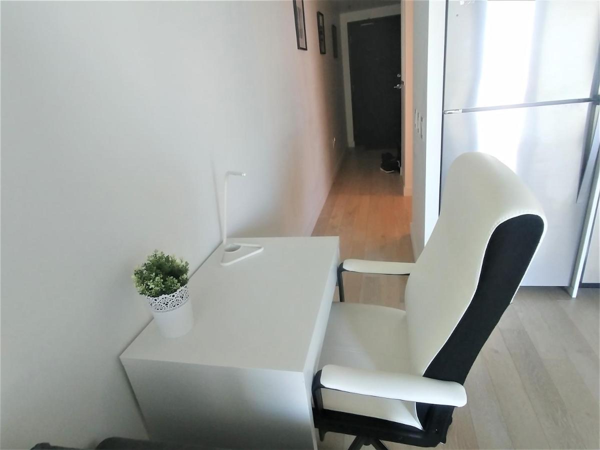 Luxury Skyline Condo In Downtown Free 24/7 Parking وينيبج المظهر الخارجي الصورة