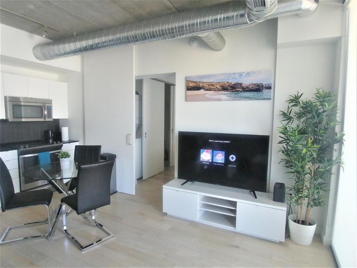 Luxury Skyline Condo In Downtown Free 24/7 Parking وينيبج المظهر الخارجي الصورة