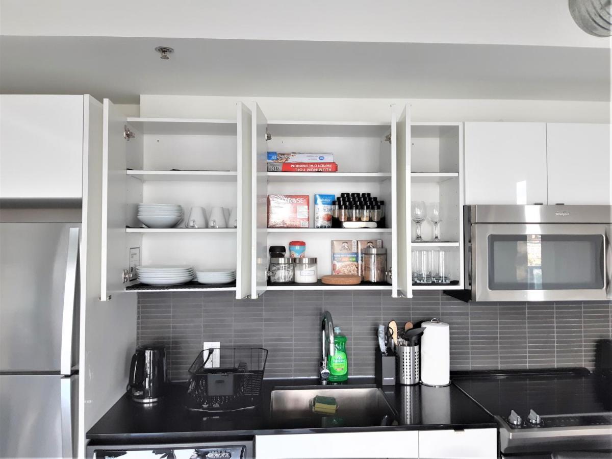 Luxury Skyline Condo In Downtown Free 24/7 Parking وينيبج المظهر الخارجي الصورة