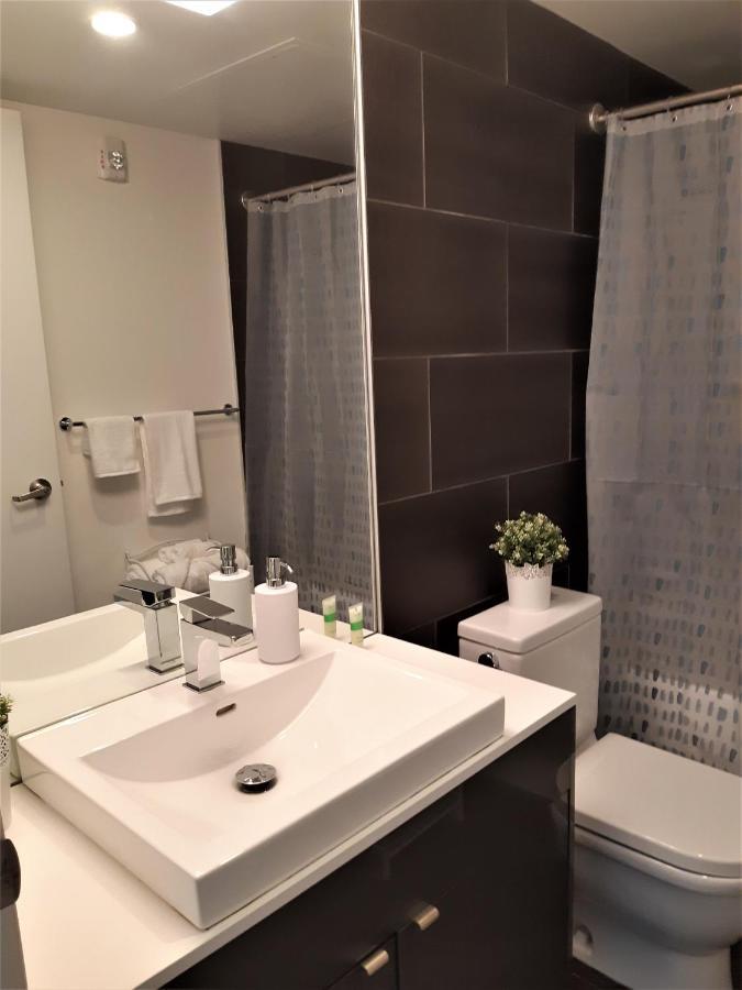 Luxury Skyline Condo In Downtown Free 24/7 Parking وينيبج المظهر الخارجي الصورة
