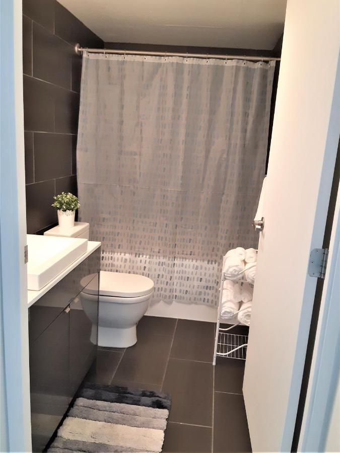 Luxury Skyline Condo In Downtown Free 24/7 Parking وينيبج المظهر الخارجي الصورة