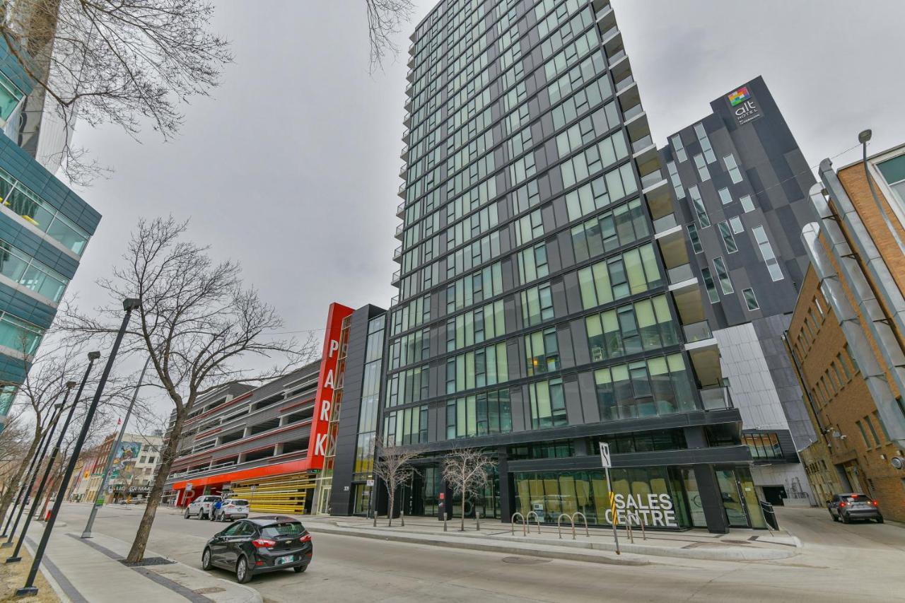 Luxury Skyline Condo In Downtown Free 24/7 Parking وينيبج المظهر الخارجي الصورة