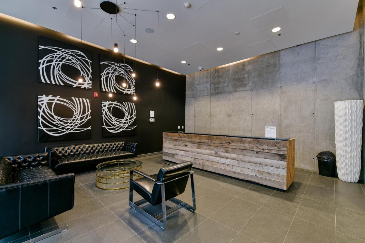 Luxury Skyline Condo In Downtown Free 24/7 Parking وينيبج المظهر الخارجي الصورة